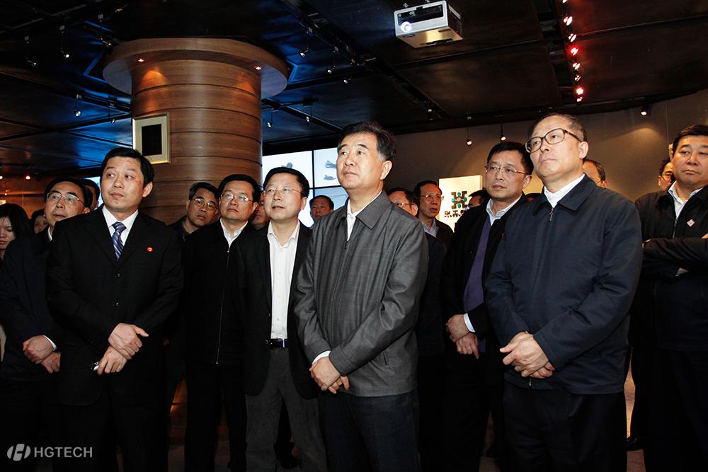 11、2012年4月9日 现任全国政协主席汪洋率团考察海洋之神hy590官方网站科技.jpg